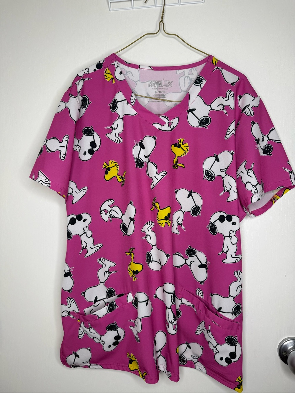 Peanuts Snoopy & Woodstock V-Neck Scrub Top - Bright Magenta XL